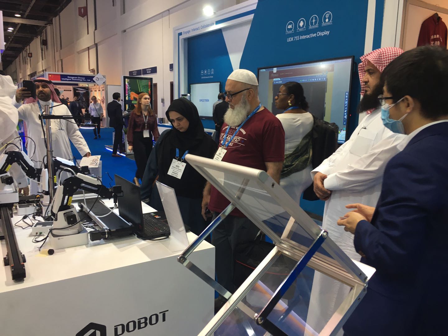 students interact with the DOBOT mg400